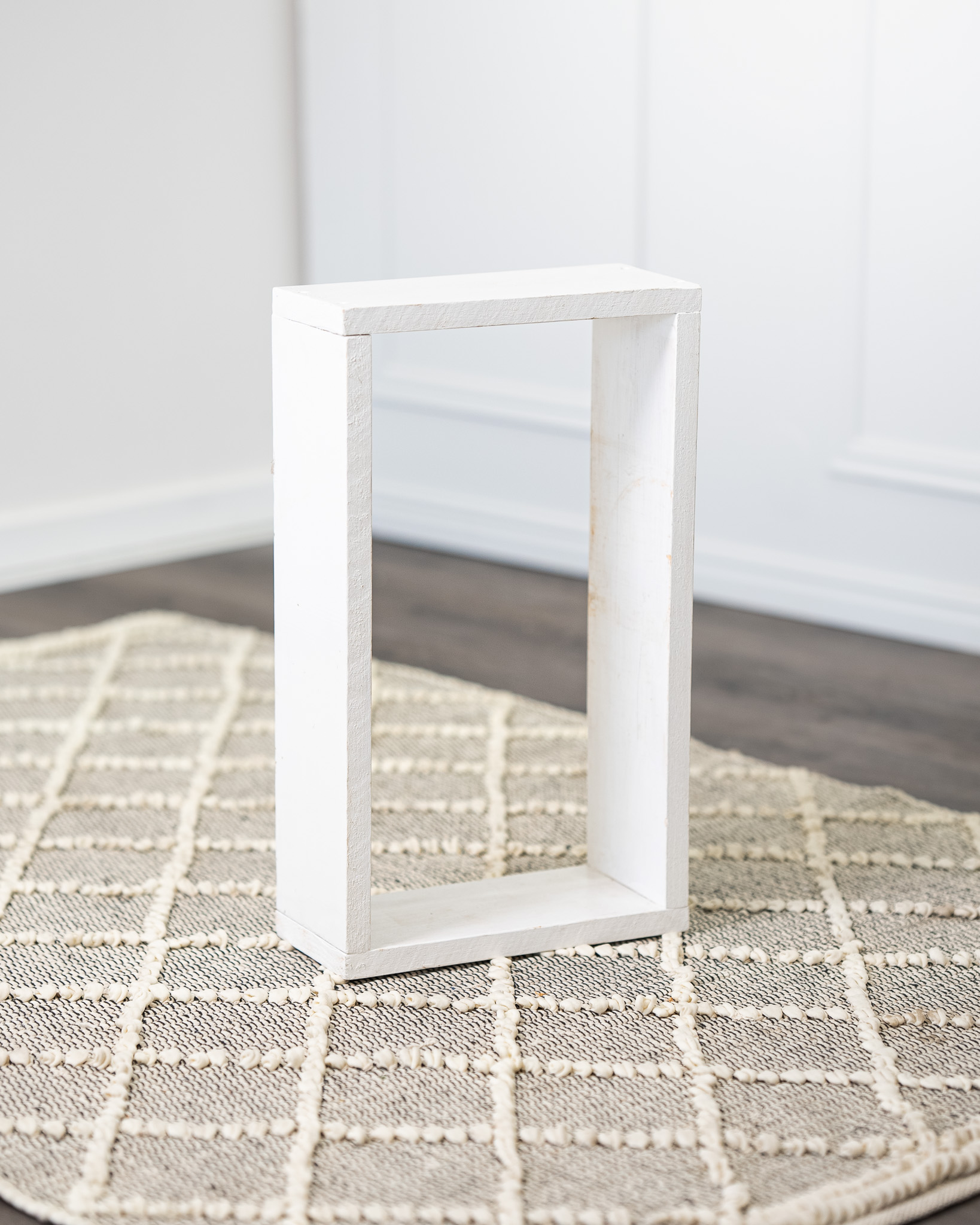 Pedestal - White Box